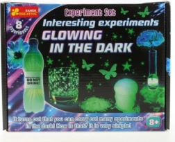 Interessante experimenten met lichtgevend in het donker voor kinderen