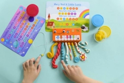 Kinderen piano van klei 4M