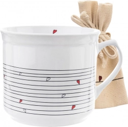 Keramische witte mok met hartjes 650 ml met katoenen zakje