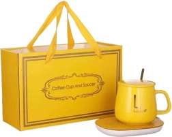 Elektrische drankverwarmer met gele mok en lepel