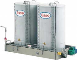 Hoge opslagtanks voor pompstation