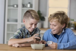 Groeinde geodekristallen van MAC TOYS – experimentele set