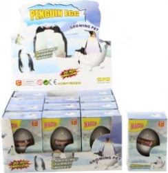 Ei met groeiende pinguïn voor in water