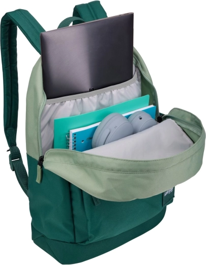 Overzichtelijke ruimte voor een laptop en schoolbenodigdheden