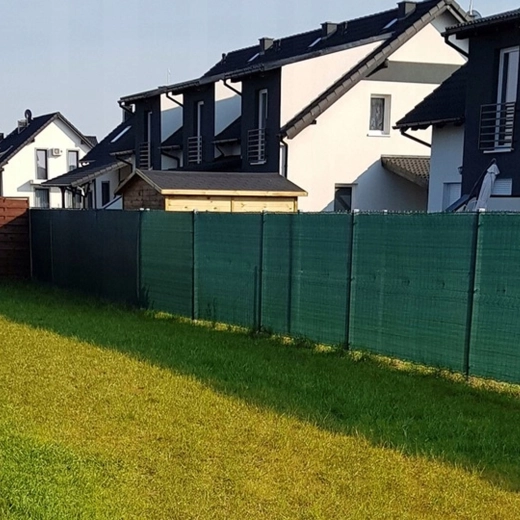 Privacy en schaduw op het hek in één