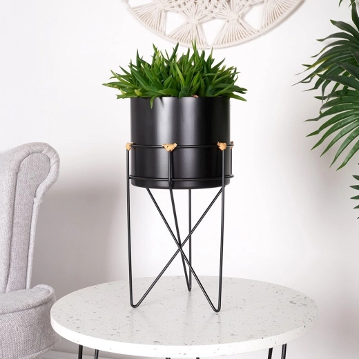 Elegant matzwart design