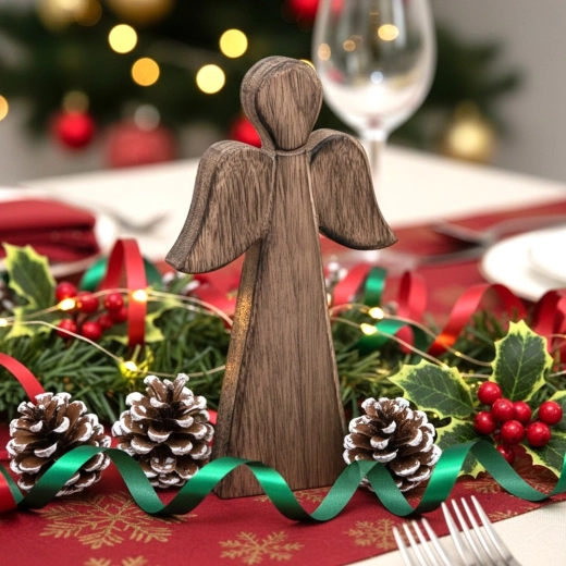 Kerstsfeer op tafel en op de schouw