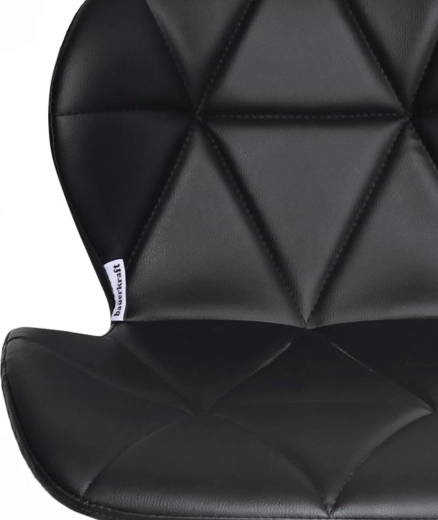 Zachte bekleding van eco-leer en doorgestikt comfort
