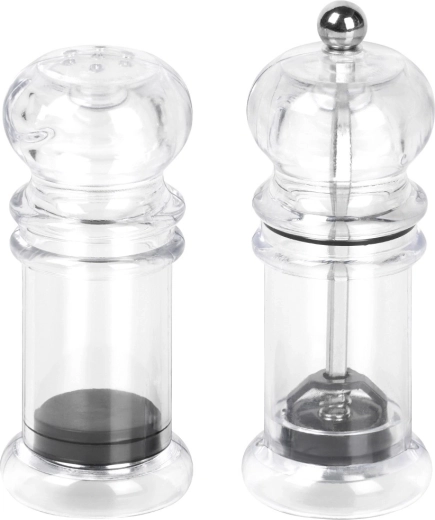 Peper malen en nauwkeurig doseren van zout