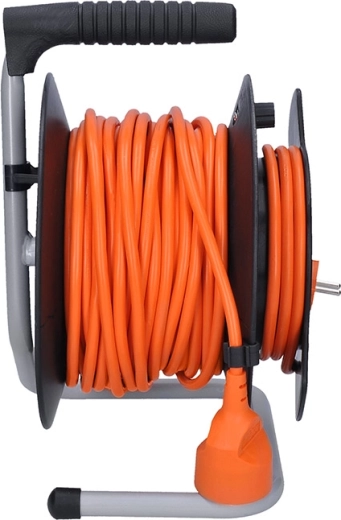 Overzichtelijk oprollen van de kabel