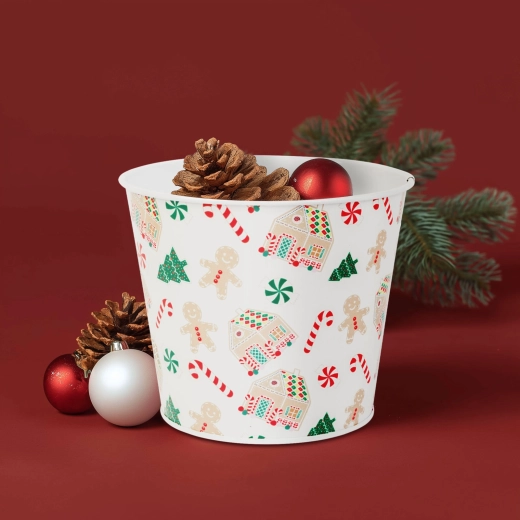 Kerstmetalen bloempot in de vorm van een huisje