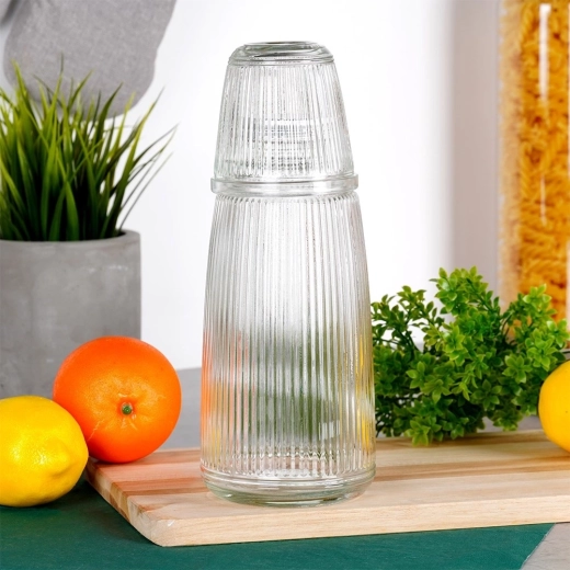 Glas als deksel voor ruimtebesparende opslag