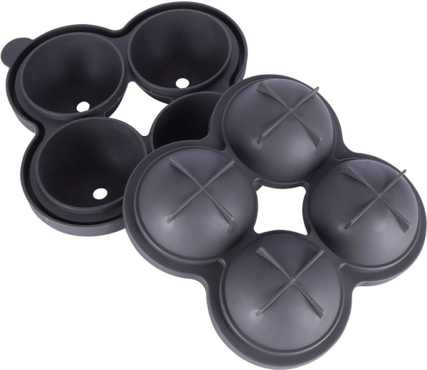 Vier perfect ronde ijsballen