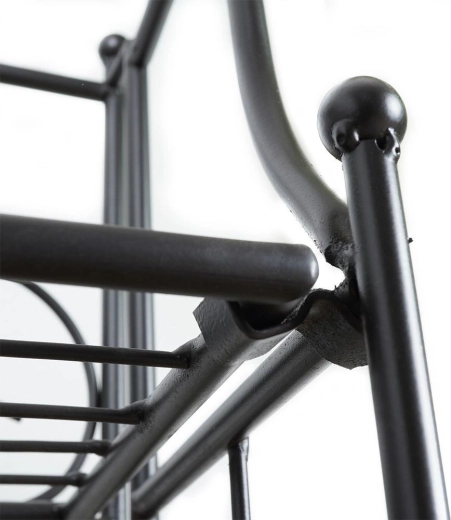 Stevige metalen constructie met matte afwerking