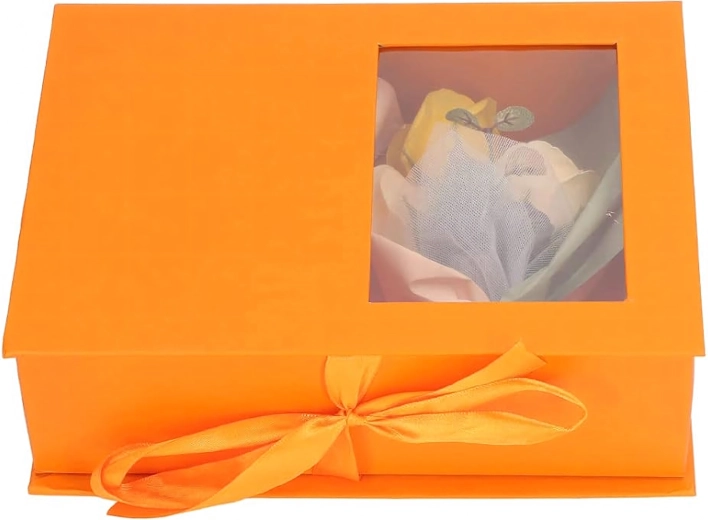 Cadeauverpakking en bloemige accessoire