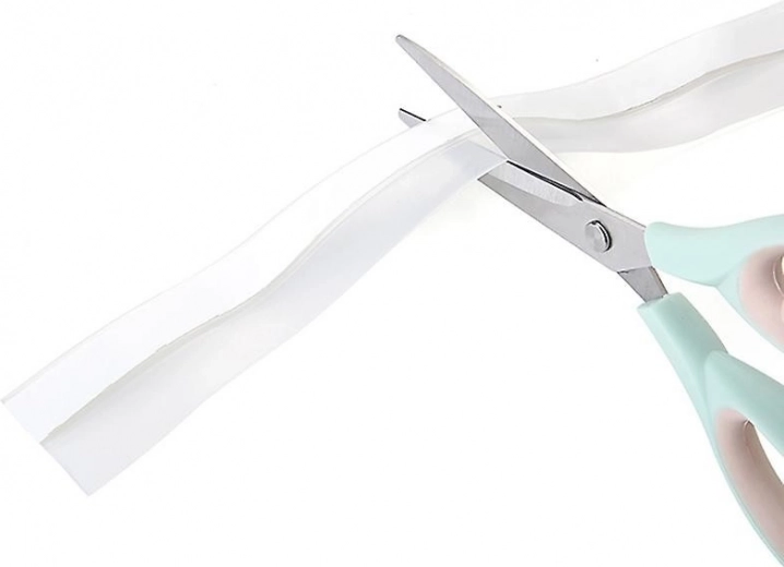 Eenvoudige zelfklevende installatie zonder gereedschap