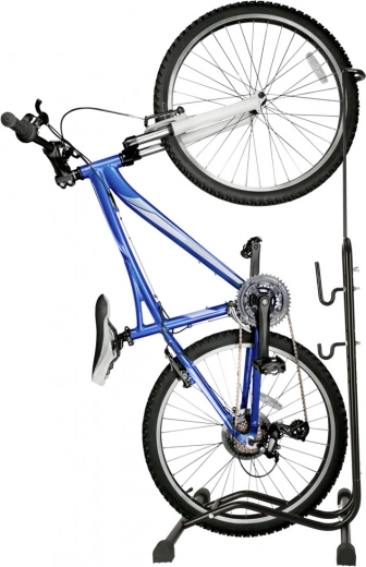 Ruimtebesparende verticale opslag van de fiets