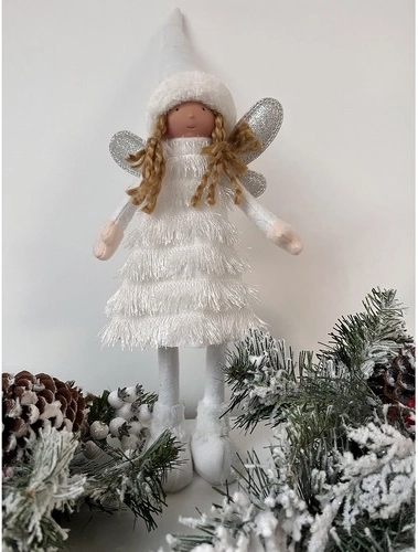 Winterse outfit in wit-zilveren tinten