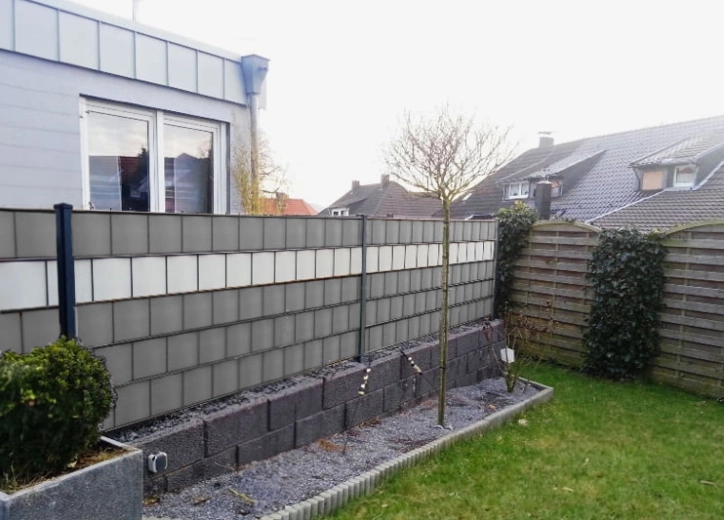 Moderne grijs RAL 7040 voor iedere schutting