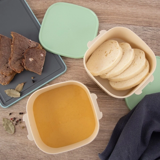 Drie gescheiden bakjes voor een complete lunch