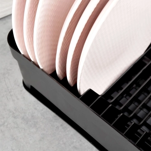 Plaats voor tot 11 borden en ruimte voor mokken