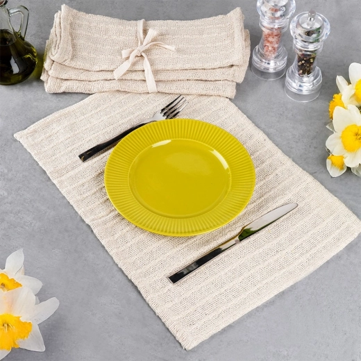 Praktische bescherming van de tafel tijdens het serveren