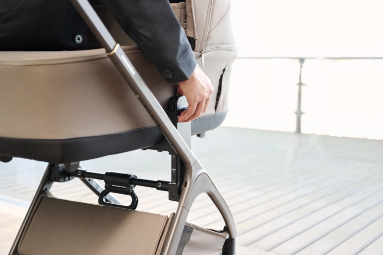 Driedelige hoogteverstelling van zitting en wieg