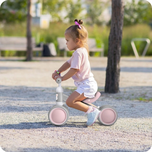 Stabiele driewielige constructie voor de eerste stapjes