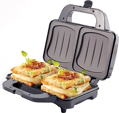 Twee grote sandwiches tegelijk