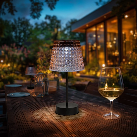 Beschadigde roze solartafellamp met koudwitte led