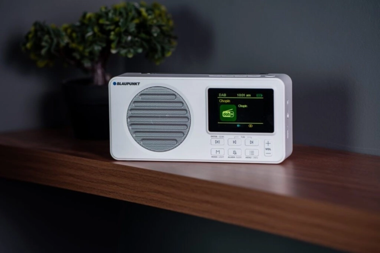 Draagbare radio met wekker