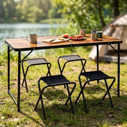 Complete campingset: tafel + 4 krukjes