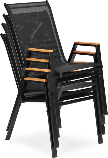 Stapelbare stoelen besparen ruimte bij het opbergen