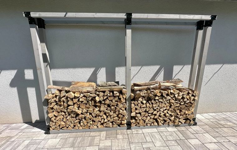 Stabiele en goed geventileerde opslag van hout