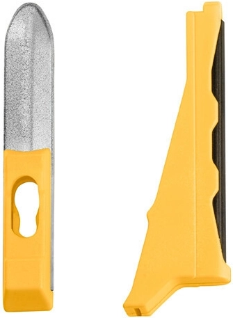 Outdoor uitrusting: vuurstarter, fluitje, diamantslijpstaaf