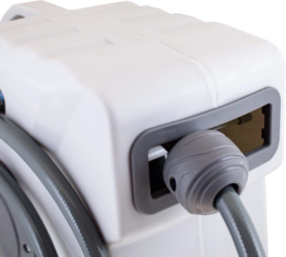 Automatisch oprollen en geleiden van de slang