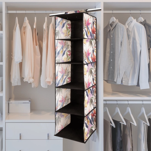 Eenvoudig op te hangen aan de kledingroede