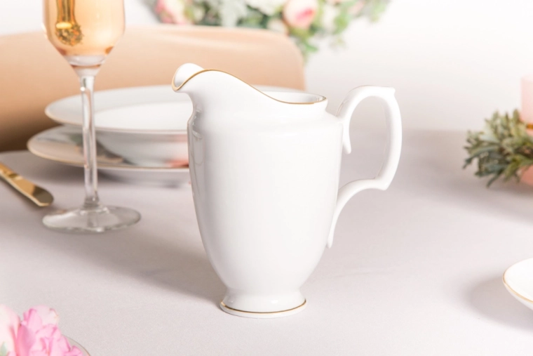Tijdloos wit voor de dagelijkse en feestelijke tafel