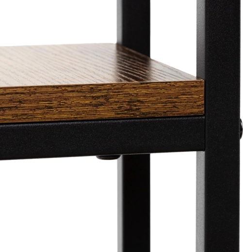Planken in antiek-eiken decor