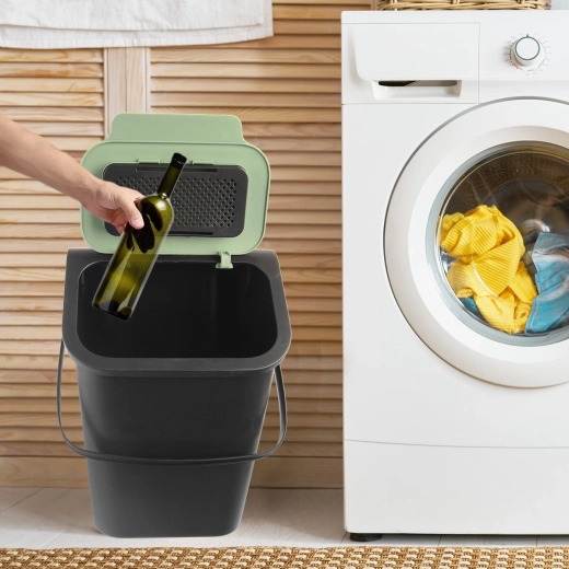 Kanteldeksel voor comfortabel weggooien