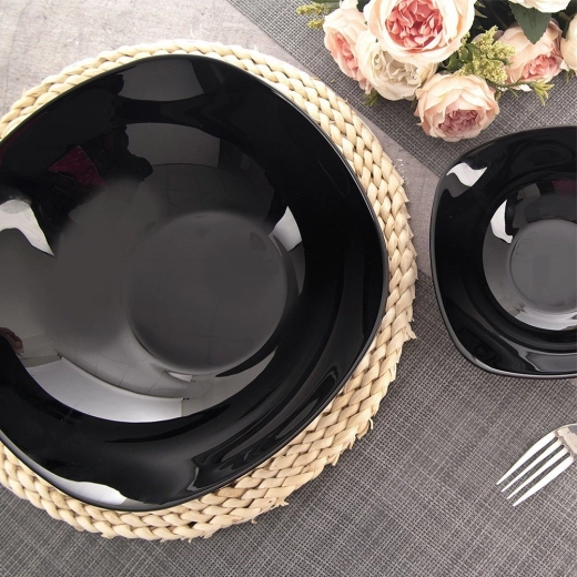 Moderne zwarte look voor elke tafel