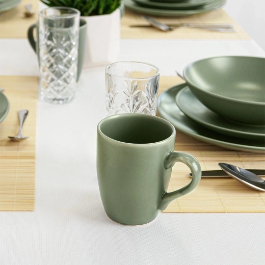 Moderne matte groene kleur voor stijlvol dineren