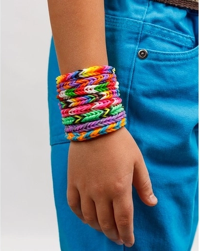 Kleurige armbanden die er geweldig uitzien