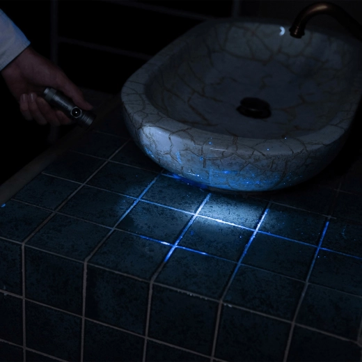 Dubbele lichtbron: witte LED + UV 365 nm