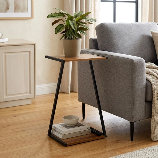 Moderne combinatie van metaal en houtdecor