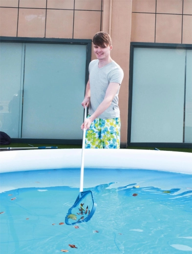 Fijn bladnet voor een schoon wateroppervlak