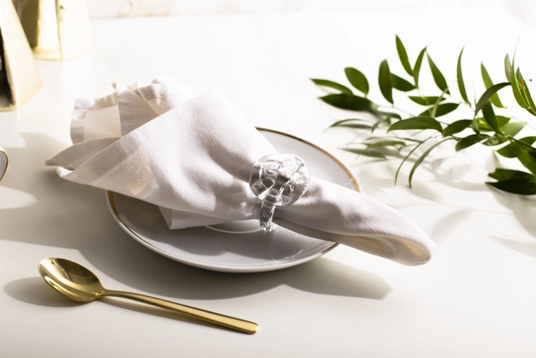 Transparante decoratie die bij elk servies past
