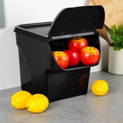 Orde op het aanrecht en in de voorraadkast