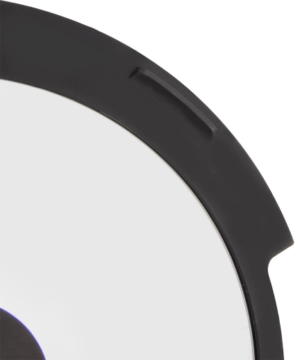 Stoomopeningen en uitsparing voor handgreep