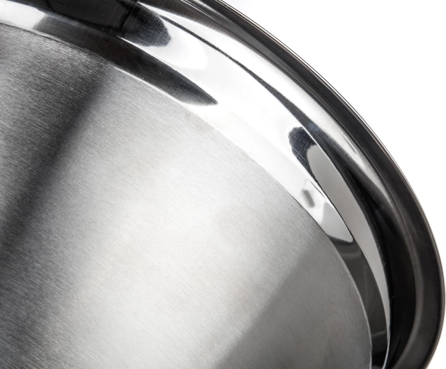 Brede rand voor comfortabel schenken